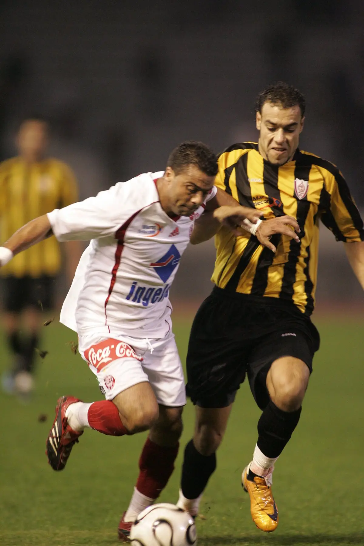 Wydad-IZK (0-0), le 7 décembre 2008 : l’IZK en maillot rayé jaune et noir. Photo : Mustapha Ennaimi, CC BY 2.0