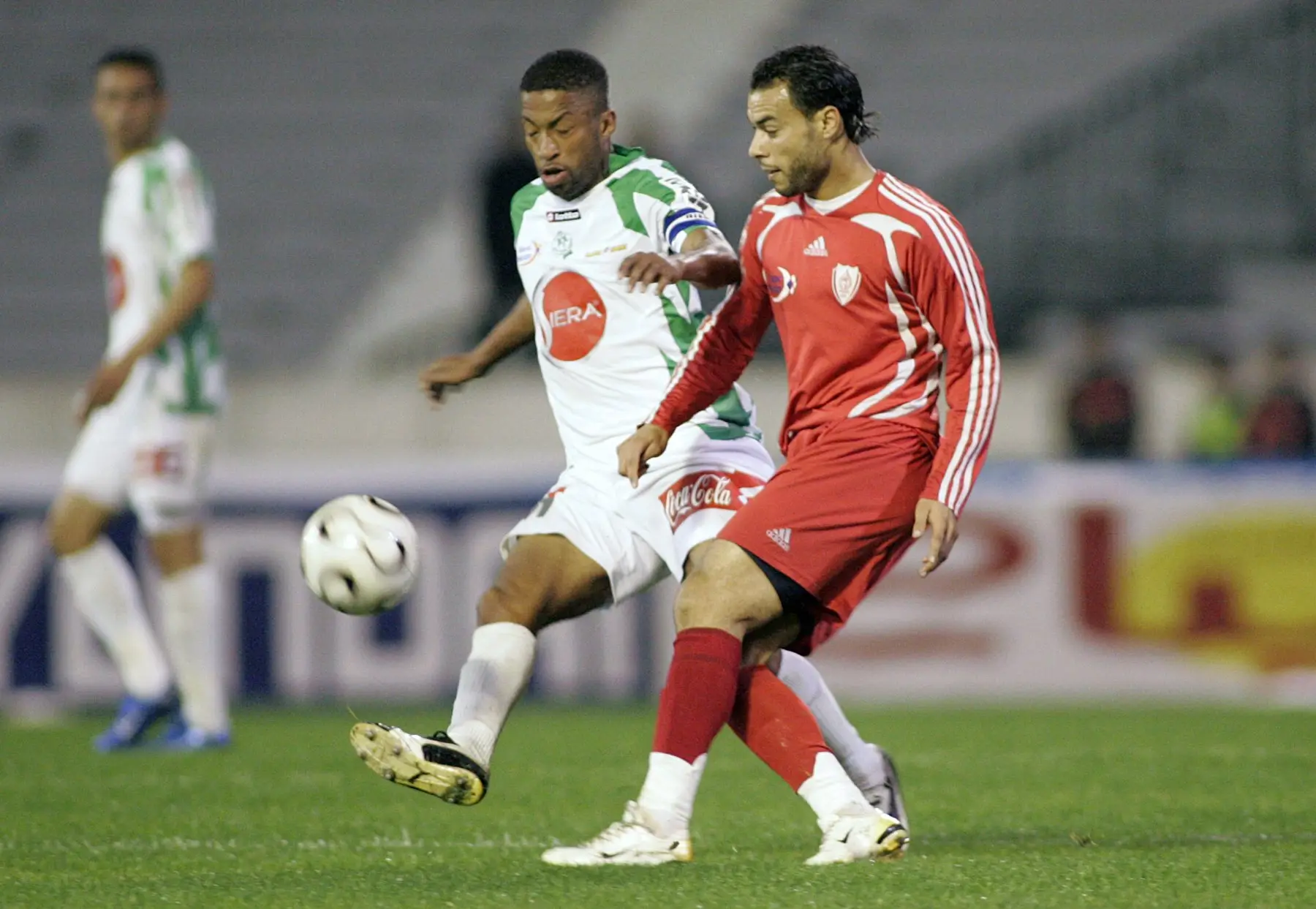Raja-IZK (1-0), le 6 mars 2009, neuf jours avant le premier match africain du club : l’IZK en rouge. Photo : Mustapha Ennaimi, CC BY 2.0