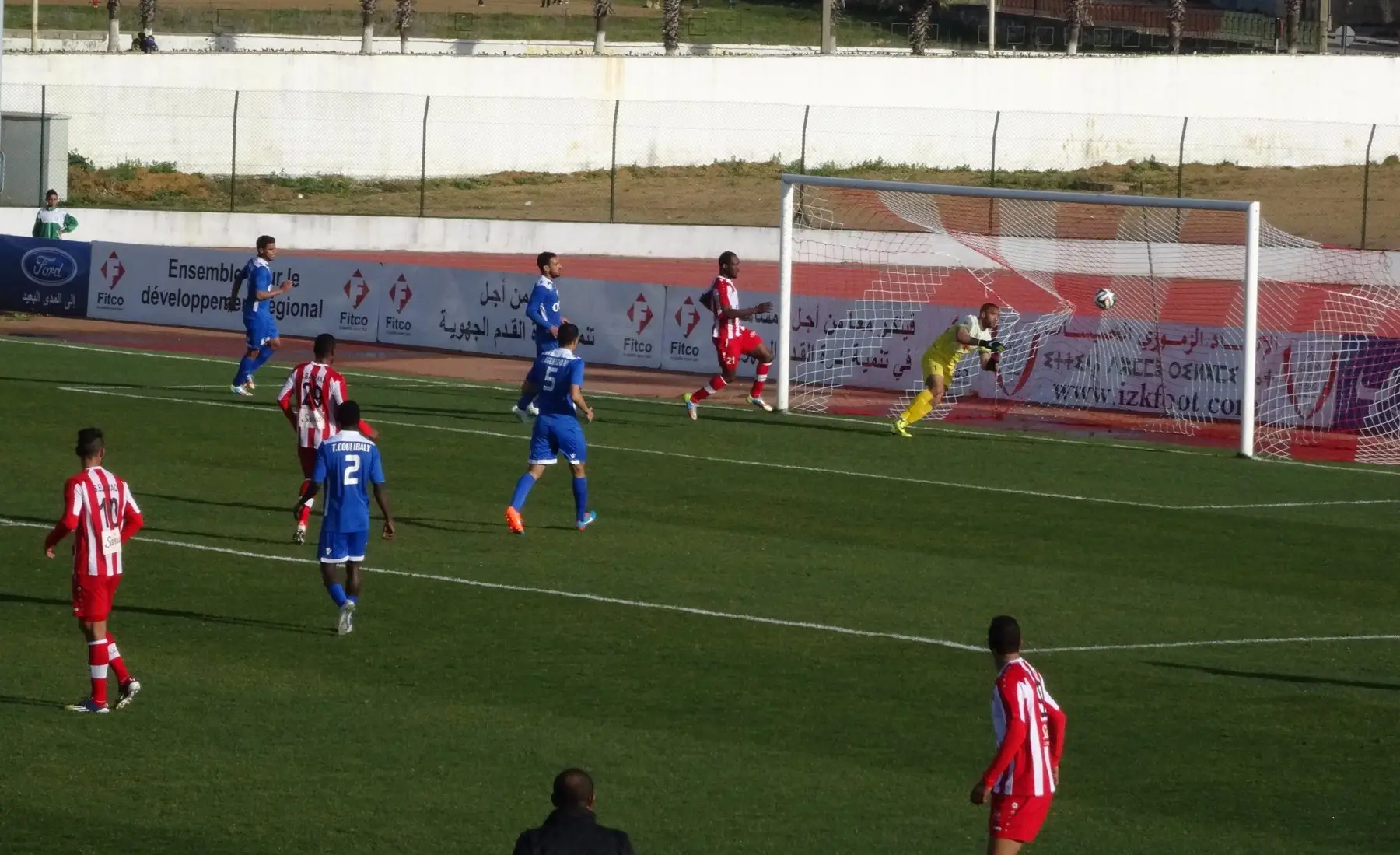 Le seul but du match : IZK 1-0 Difaâ d’El Jadida, le 28 février 2015. Photo : Groundhopping Merseburg