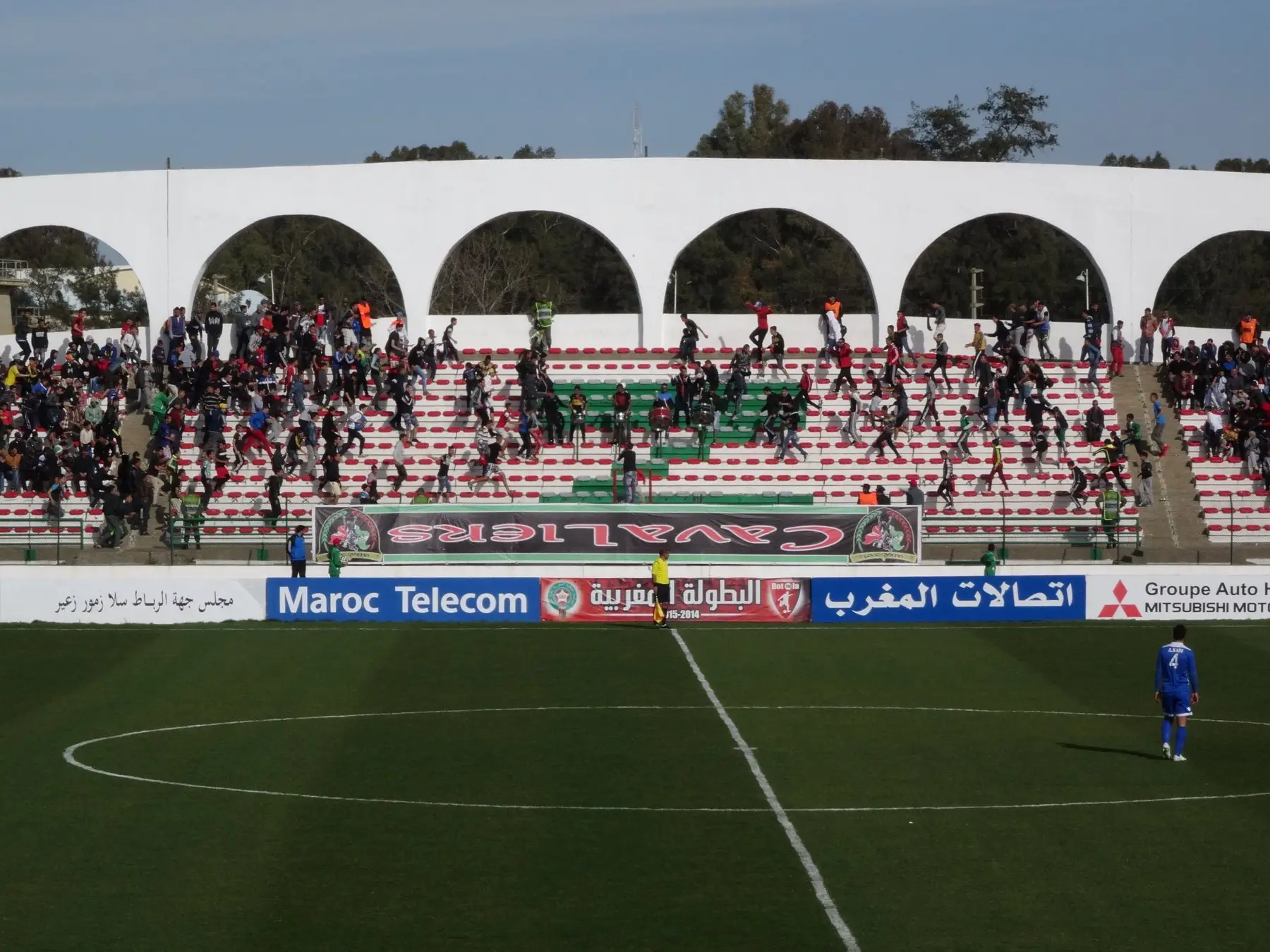 La tribune des supporters et la banderole des Cavaliers, le 28 février 2015. Photo : Groundhopping Merseburg
